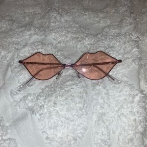 pink/ rose gold sunglasses😍